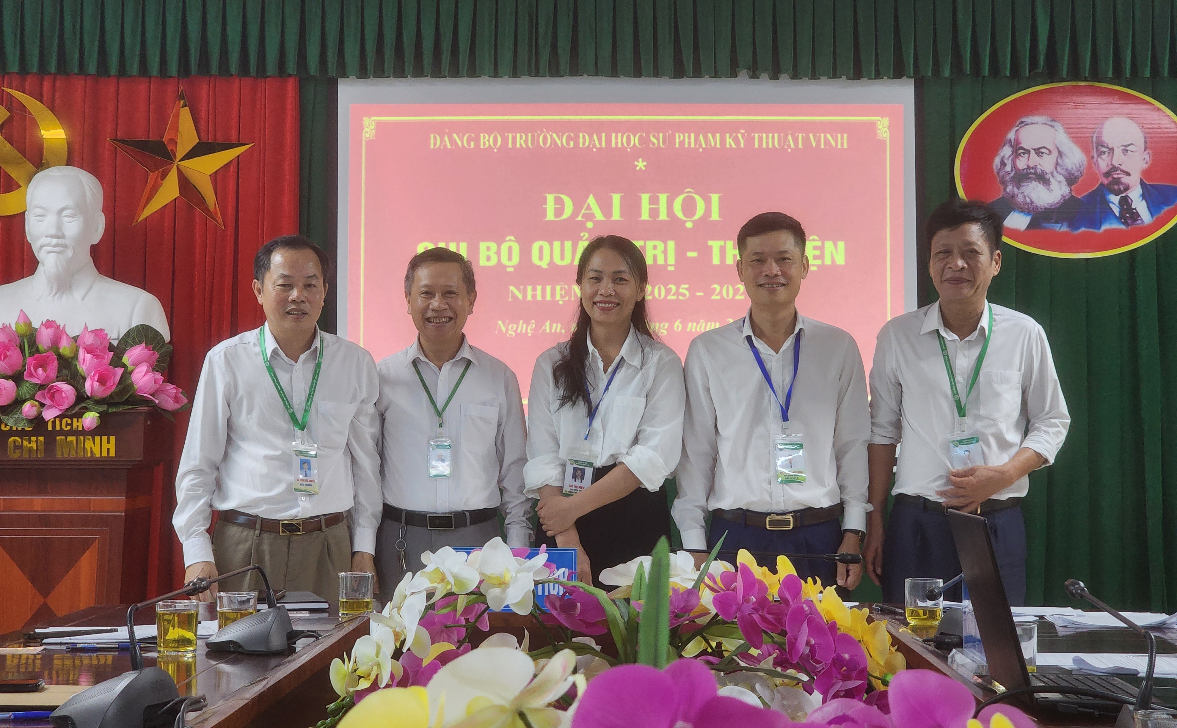 Đại hội chi bộ Quản trị - Thư viện nhiệm kỳ 2025 - 2027